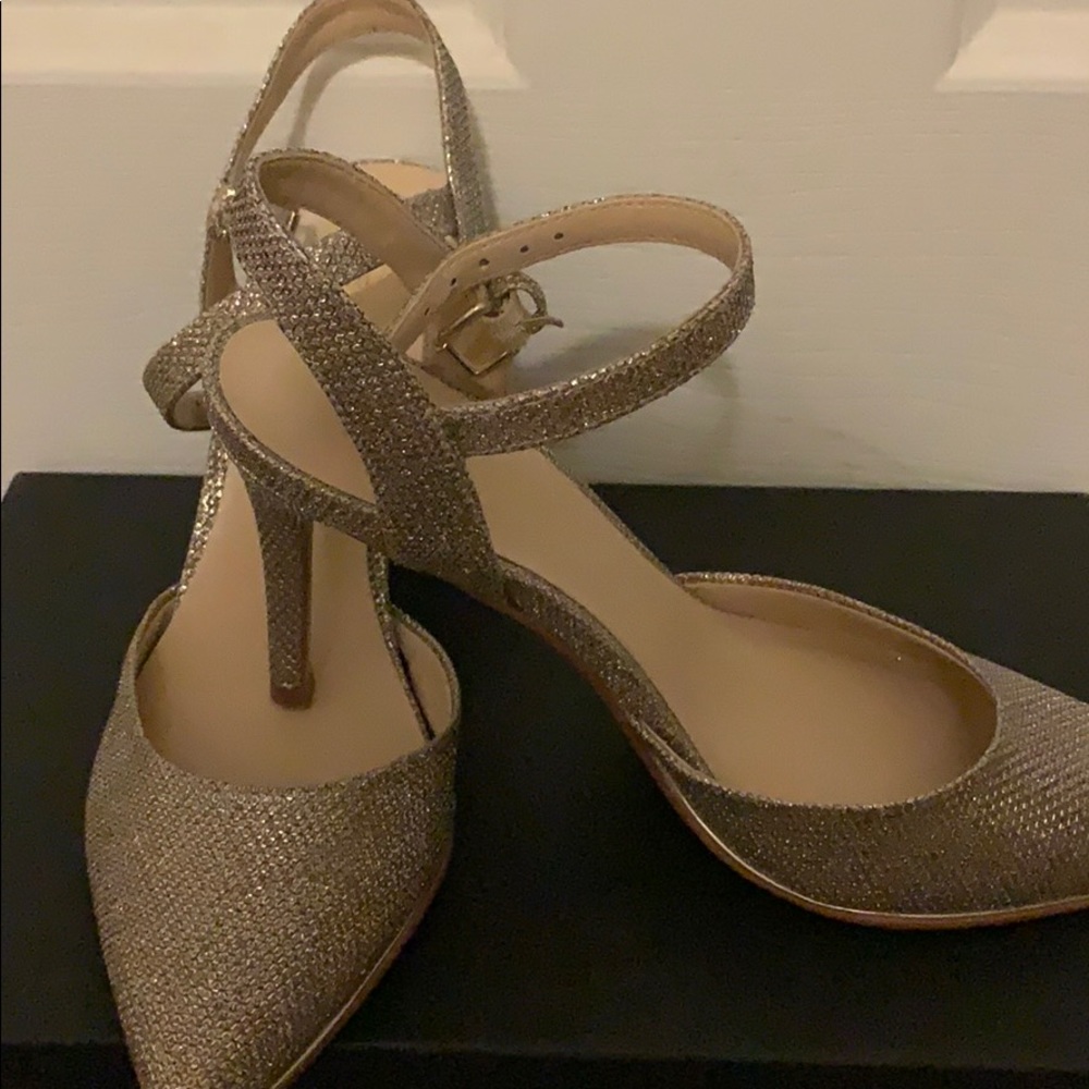 Ladies shoes.